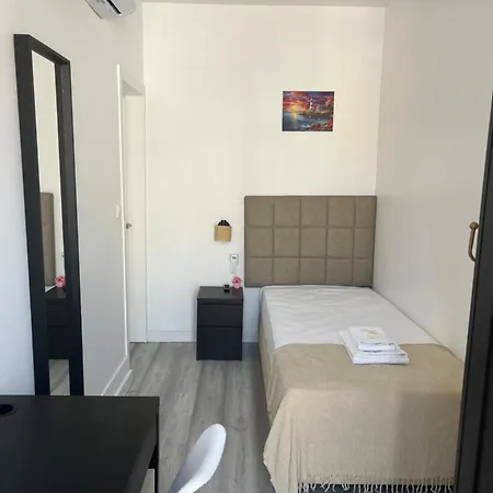 Sao Lazaro Bhuiyan Family Host Guest house *
