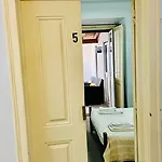 Sao Lazaro Bhuiyan Family Host بيت ضيافة