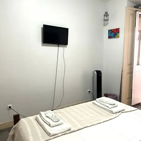 Sao Lazaro Bhuiyan Family Host Guest house