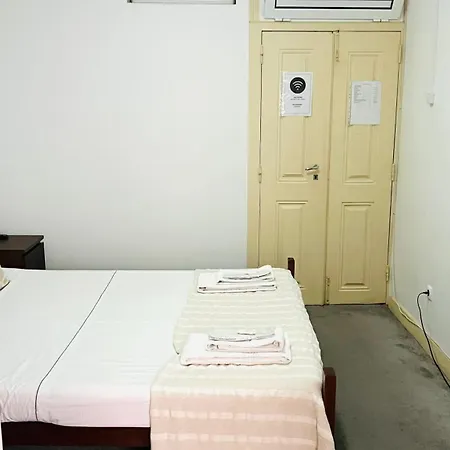 Sao Lazaro Bhuiyan Family Host Lissabon